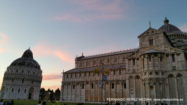 Piazza dei Miracoli, Piazza del Duomo, Pisa, Italia 640w