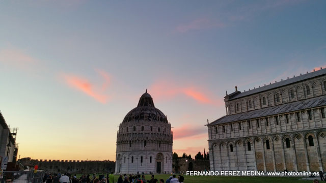 Piazza dei Miracoli, Piazza del Duomo, Pisa, Italia 640w