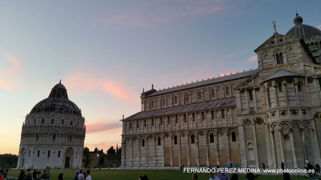 Piazza dei Miracoli, Piazza del Duomo, Pisa, Italia 640w