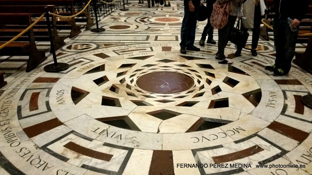 Cattedrale di Santa Maria del Fiore, Piazza del Duomo, Florencia, Italia 640w
