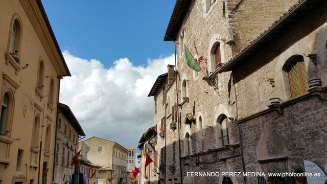 Photo: Via San Francesco, Asis, Italia. ©Fernando Pérez Medina: photoonline.es - 3wpc.es - advertisingonline.es Via San Francesco, Asis, Italia 640w