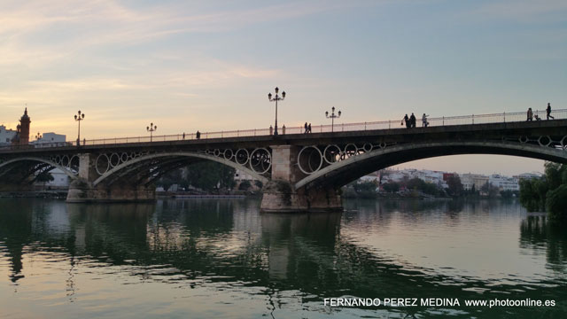 Puente de Isabel II (puente de Triana), Sevilla, España 640w