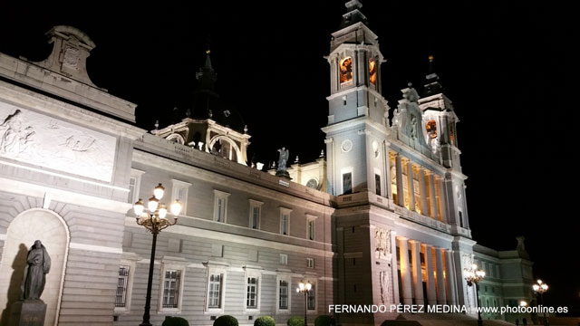 Catedral de la Almudena, Calle de Bailén, Madrid, España 640w