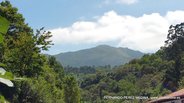 Santuario De Covadonga, Covadonga, Asturias, España 640w