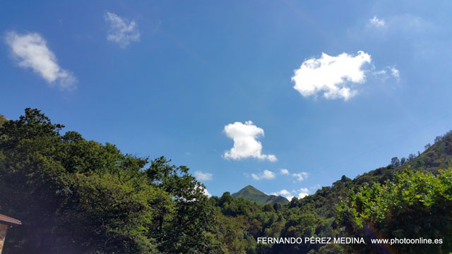 Santuario De Covadonga, Covadonga, Asturias, España 640w