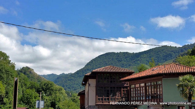 Santuario De Covadonga, Covadonga, Asturias, España 640w