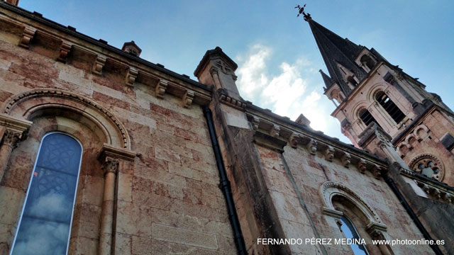 Santuario De Covadonga, Covadonga, Asturias, España 640w