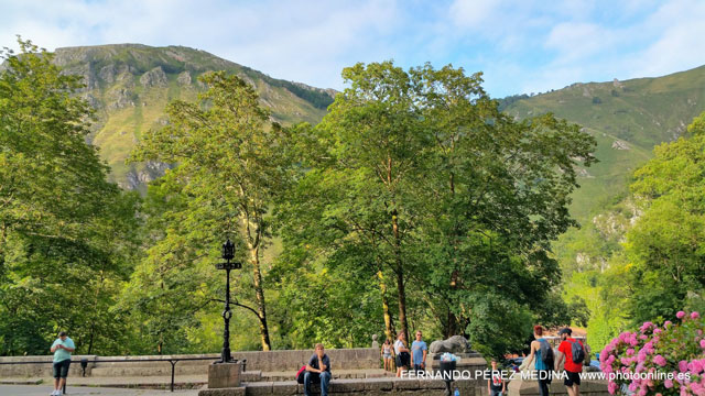 Santuario De Covadonga, Covadonga, Asturias, España 640w