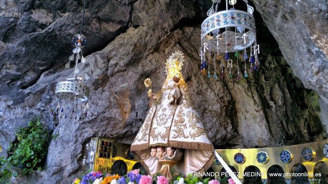 Santuario De Covadonga, Covadonga, Asturias, España 640w