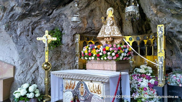 Santuario De Covadonga, Covadonga, Asturias, España 640w