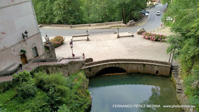 Santuario De Covadonga, Covadonga, Asturias, España 640w
