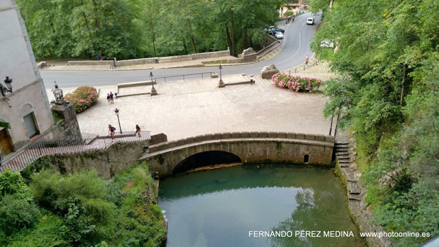Santuario De Covadonga, Covadonga, Asturias, España 640w