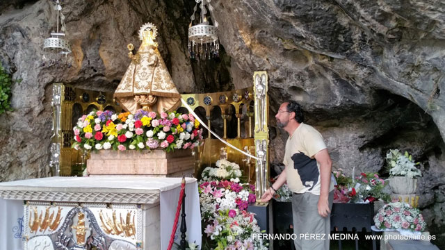 Santuario De Covadonga, Covadonga, Asturias, España 640w