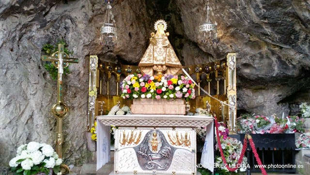 Santuario De Covadonga, Covadonga, Asturias, España 640w