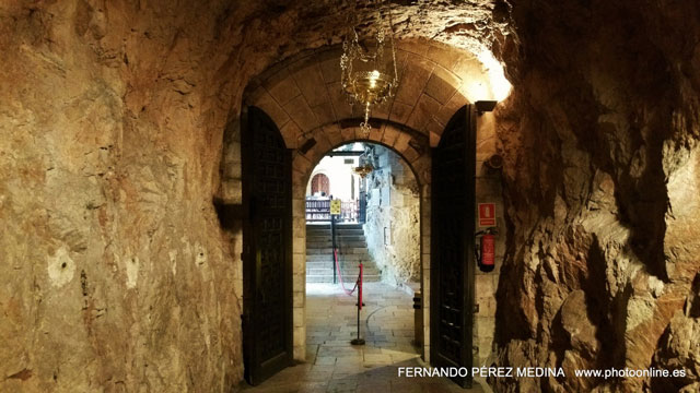 Santuario De Covadonga, Covadonga, Asturias, España 640w
