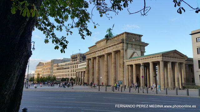 Puerta de Brandenburgo, Belin, Alemania 640w