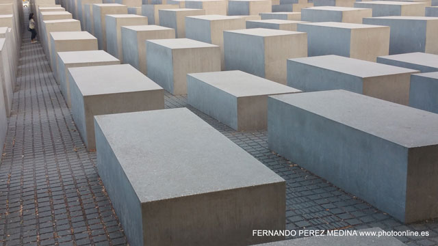 Memorial to the Murdered Jews of Europe, Cora-Berliner-Straße, Berlín, Alemania 640w