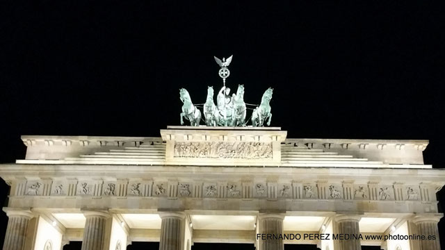 Puerta de Brandenburgo, Berlín, Alemania 640w