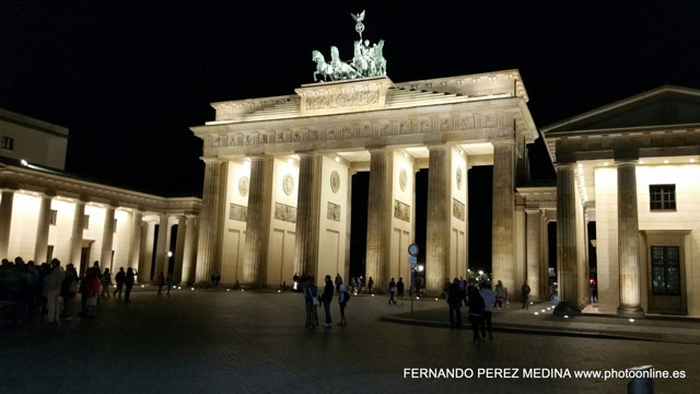Puerta de Brandenburgo, Berlín, Alemania 640w