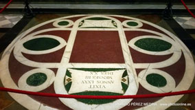 Basilica di San Lorenzo, Piazza di San Lorenzo, Florencia, Italia