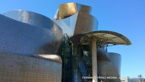 Museo Guggenheim Bilbao, Avenida Abandoibarra, Bilbao, España
