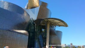 Museo Guggenheim Bilbao, Avenida Abandoibarra, Bilbao, España