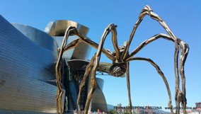 Museo Guggenheim Bilbao, Avenida Abandoibarra, Bilbao, España