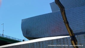 Museo Guggenheim Bilbao, Avenida Abandoibarra, Bilbao, España