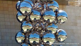 Museo Guggenheim Bilbao, Avenida Abandoibarra, Bilbao, España